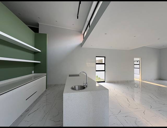 4 BEDROOM FREEHOLD FOR SALE IN TINLEY MANOR